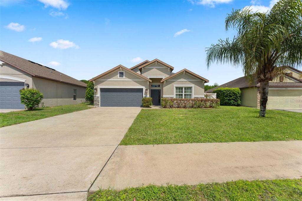Photo of 1020 Kellogg Drive, Tavares, FL 32778 (MLS # O6397127)
