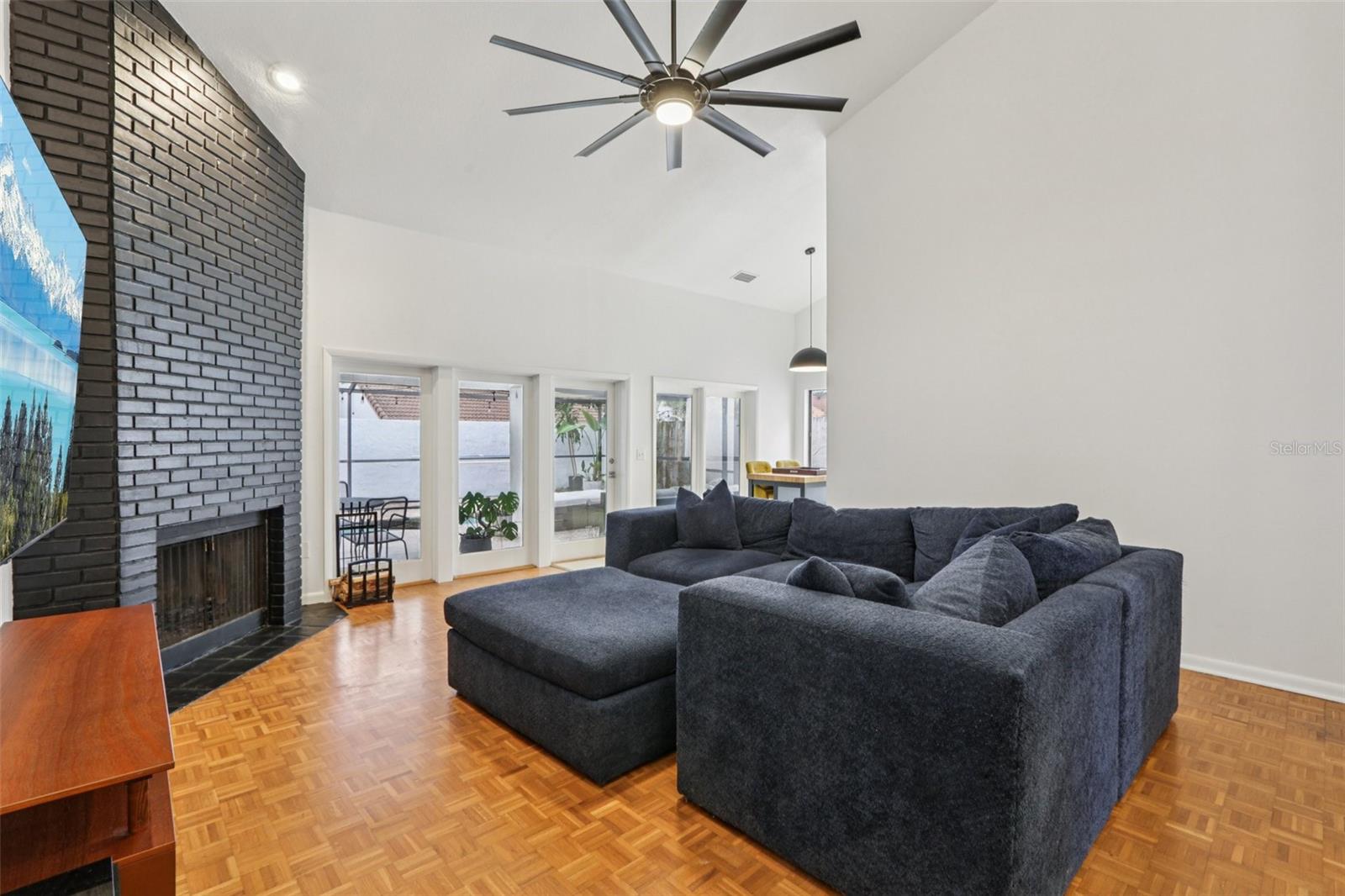 VISTA DEL RIO - Residential