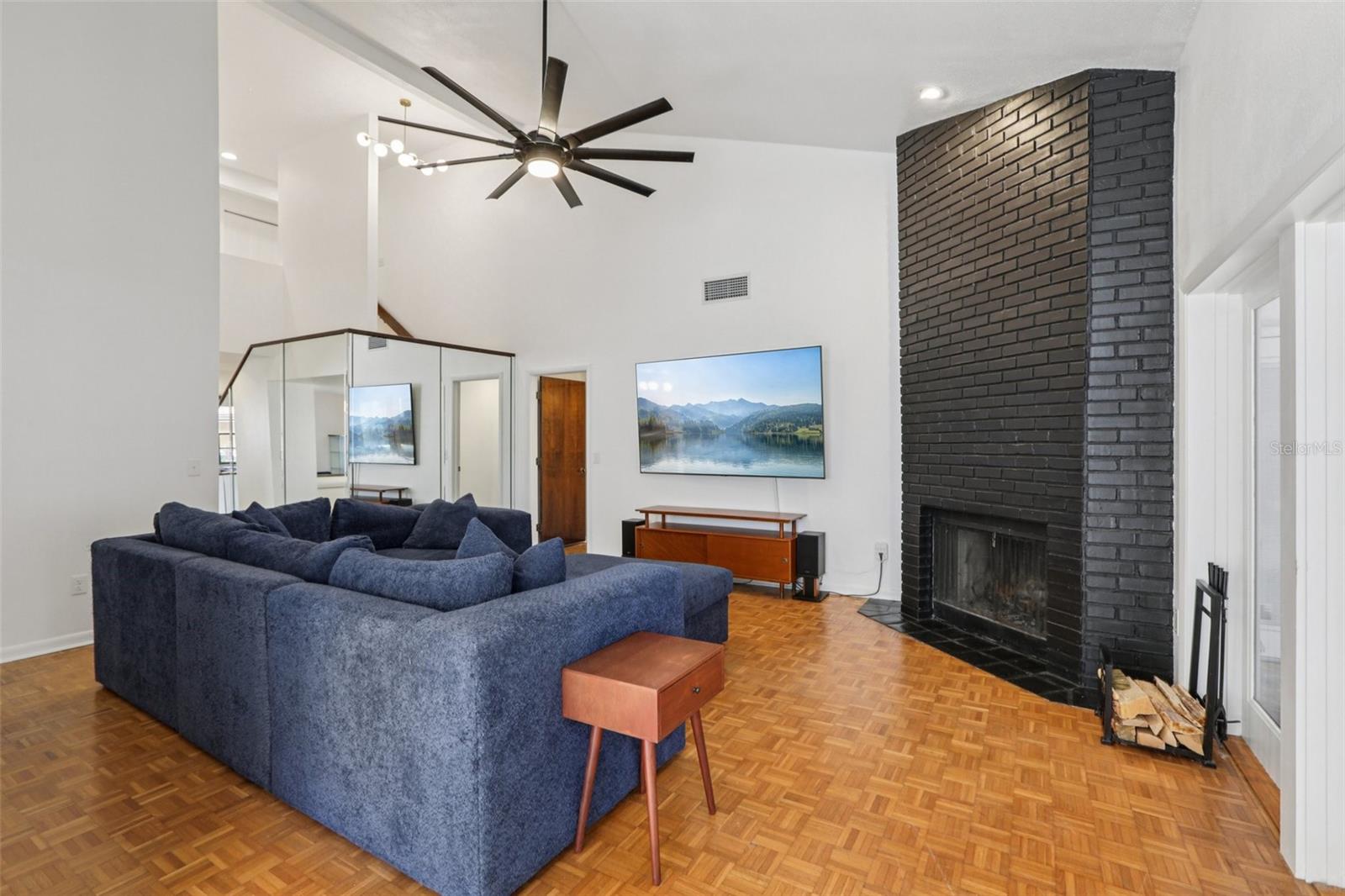 VISTA DEL RIO - Residential