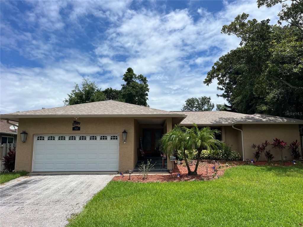 Photo of 915 Rolling Hills Drive, Palm Harbor, FL 34683 (MLS # TB8498239)