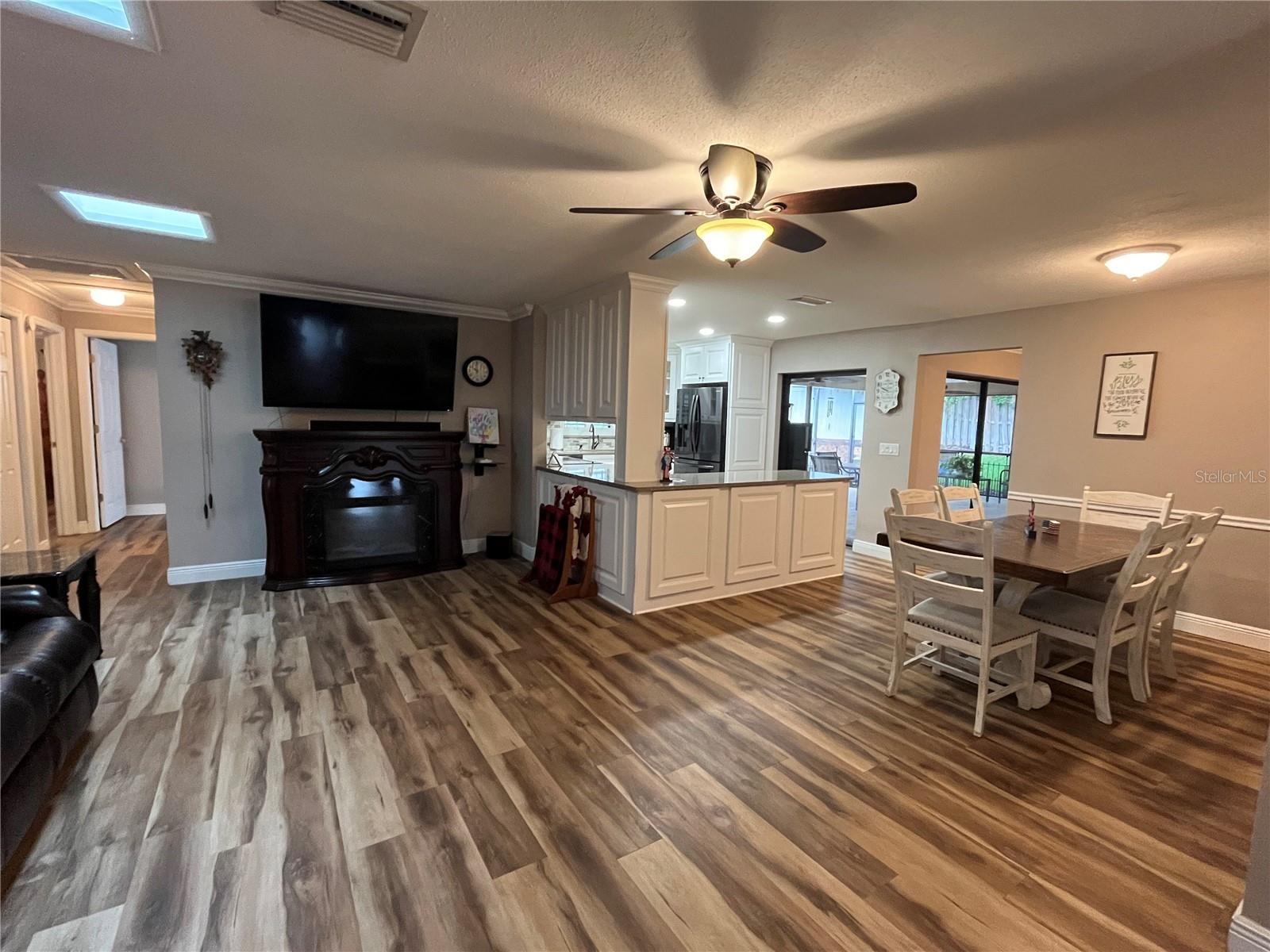 WESTLAKE VILLAGE PT REP BLK 6 - Residential