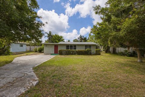 Photo of 2204 Shawnee Street, Sarasota, FL 34231 (MLS # A4689172)