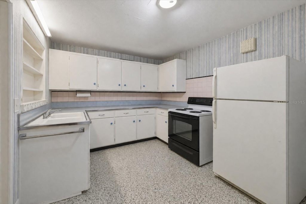 Photo of 2204 Shawnee Street, Sarasota, FL 34231 (MLS # A4689172)