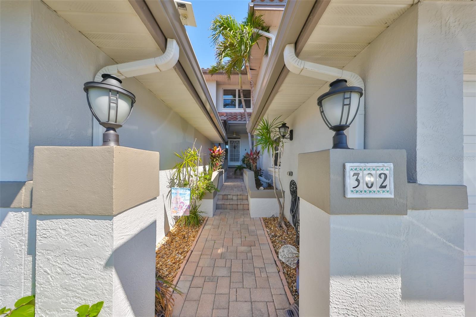 903 PINELLAS BAYWAY S 302