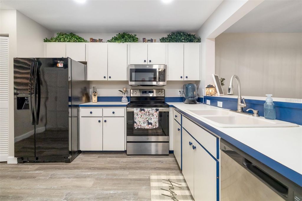 Photo of 135 Wild Palm Drive, Bradenton, FL 34210 (MLS # L4954841)