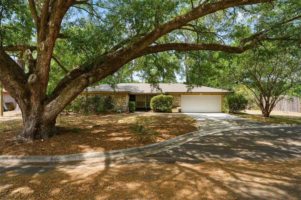 Photo of 2416 NW 55th Boulevard, Gainesville, FL 32653 (MLS # GC540025)
