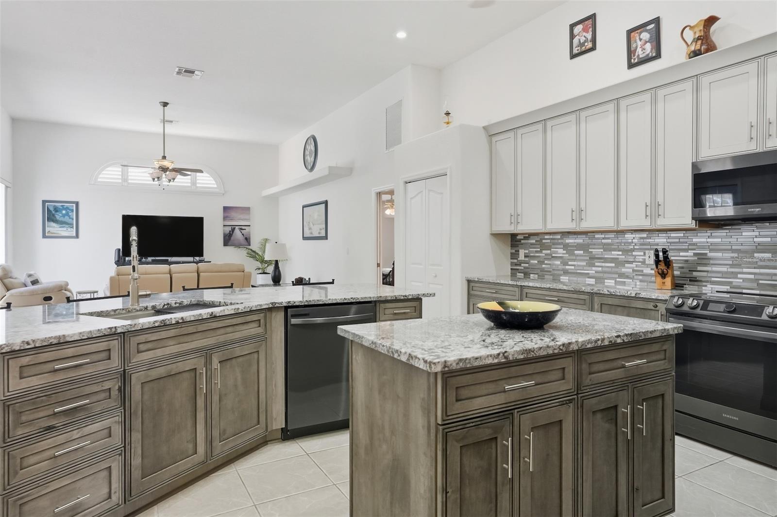 SPRING HILL - Residential