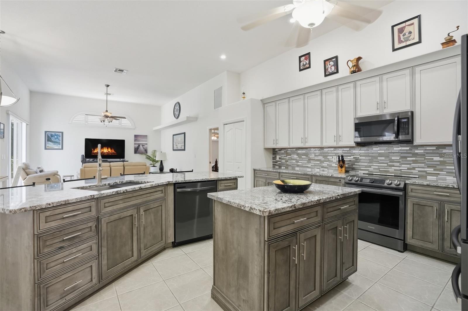 SPRING HILL - Residential