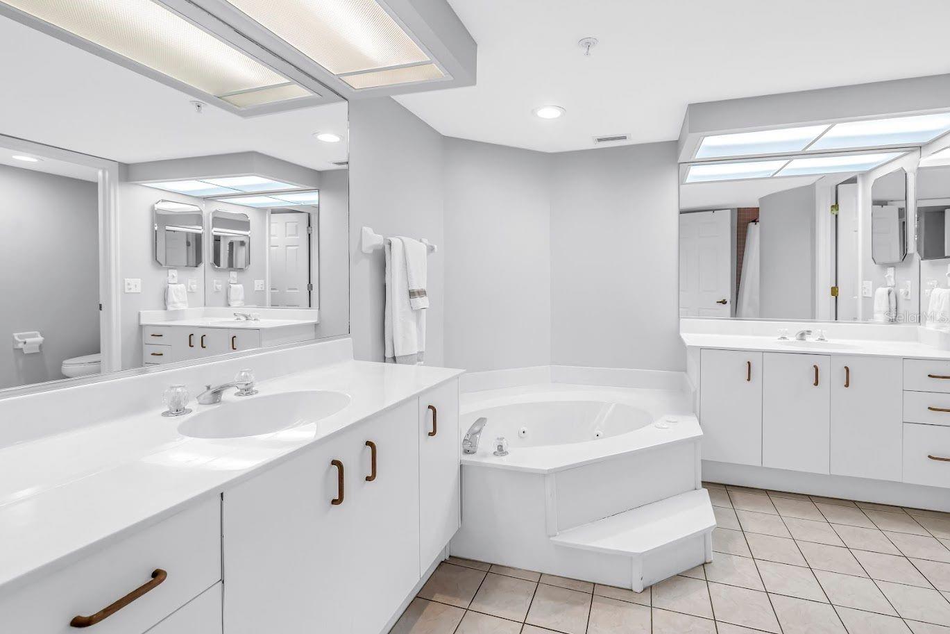 SILVER SANDS BEACH & RACQUET CLUB - Residential