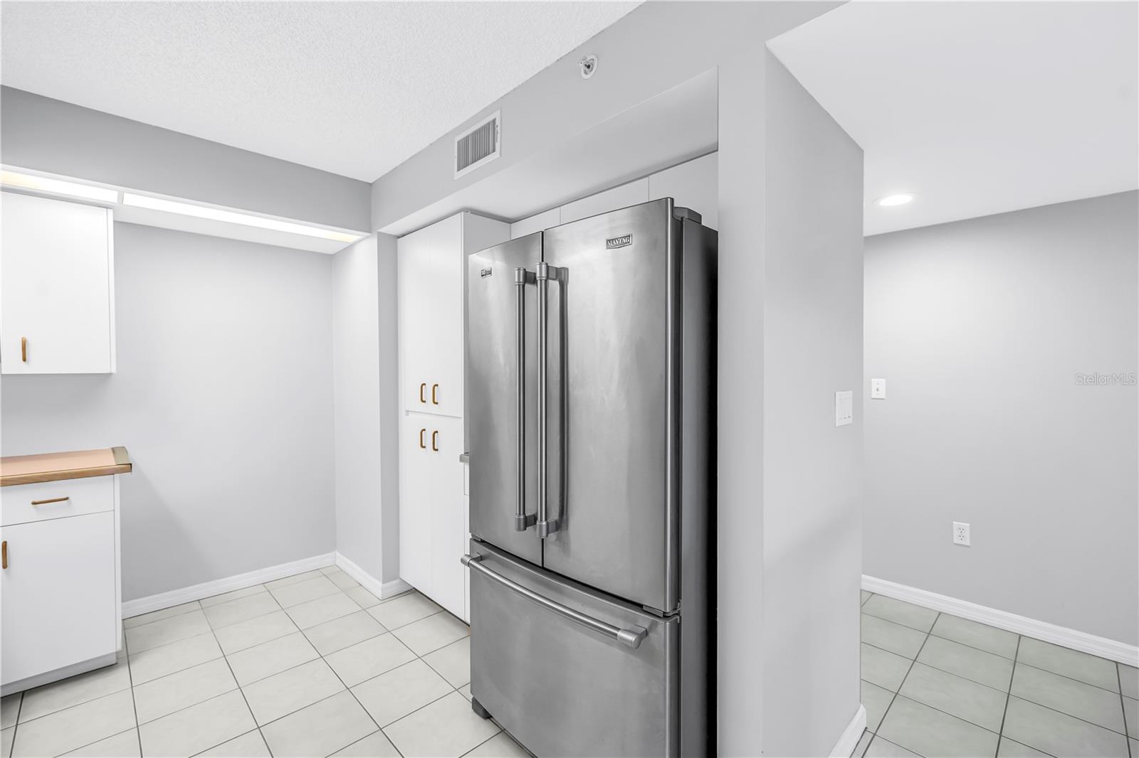 SILVER SANDS BEACH & RACQUET CLUB - Residential