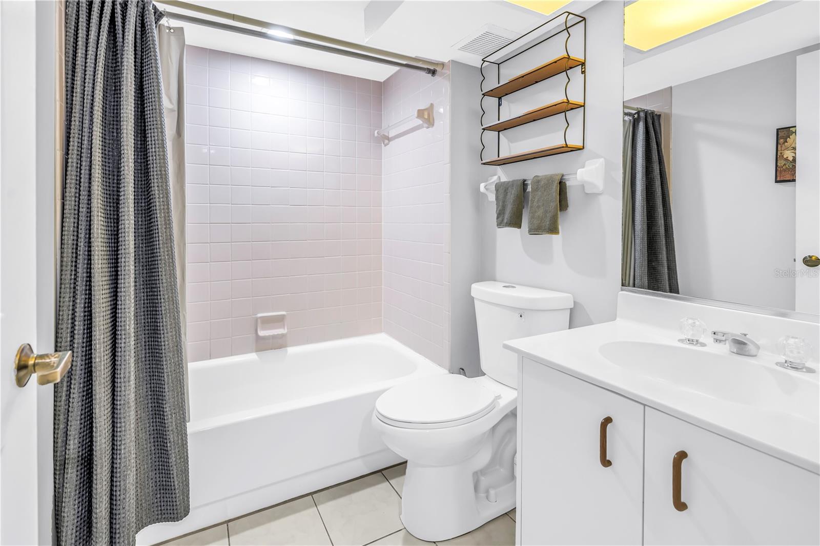 SILVER SANDS BEACH & RACQUET CLUB - Residential