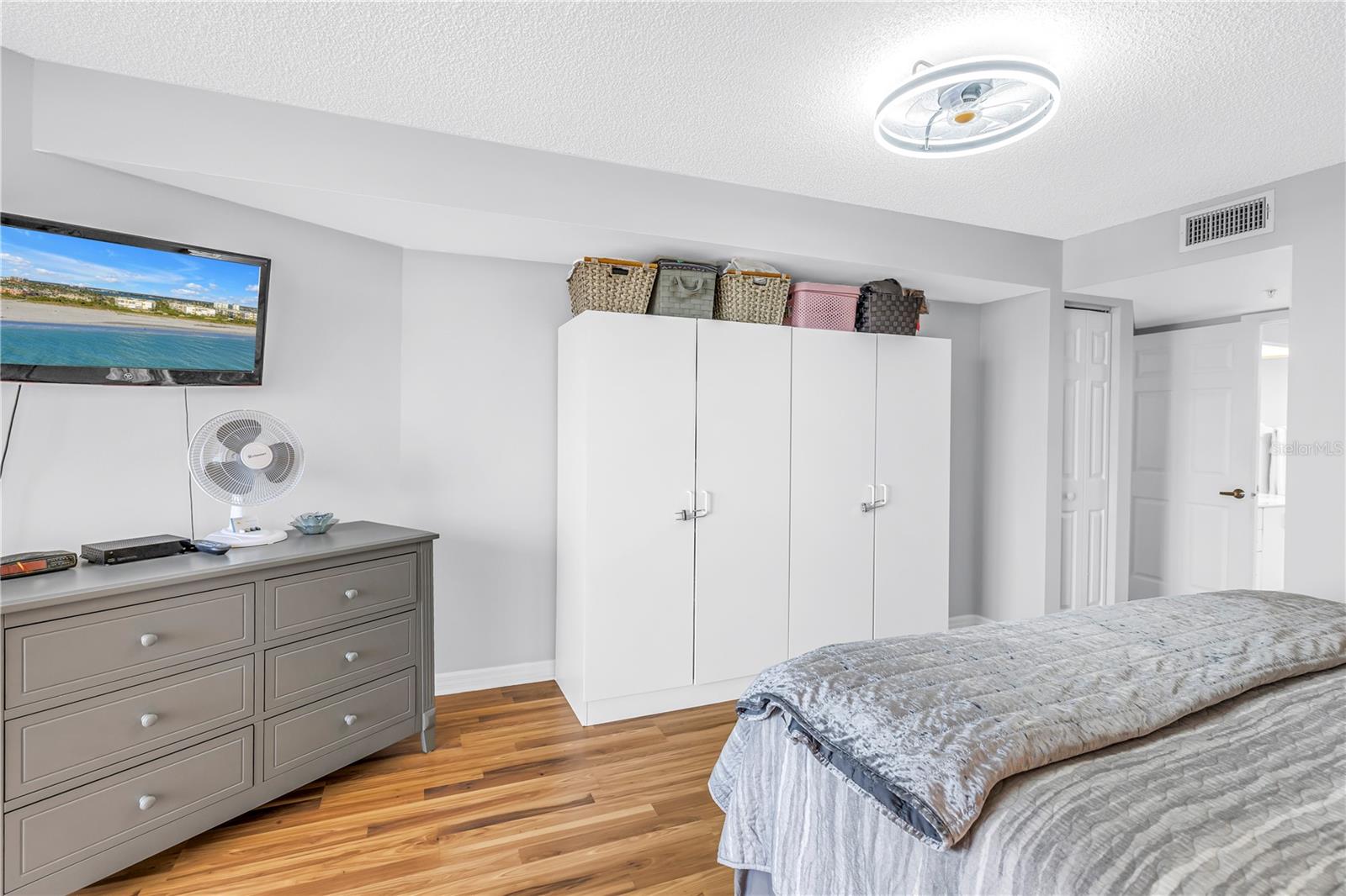 SILVER SANDS BEACH & RACQUET CLUB - Residential