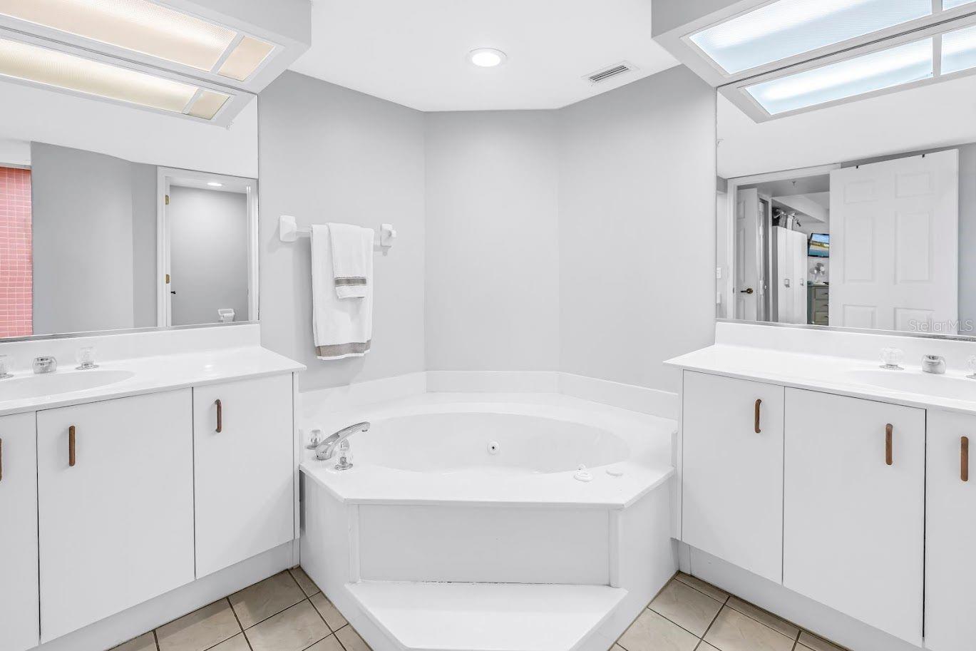 SILVER SANDS BEACH & RACQUET CLUB - Residential