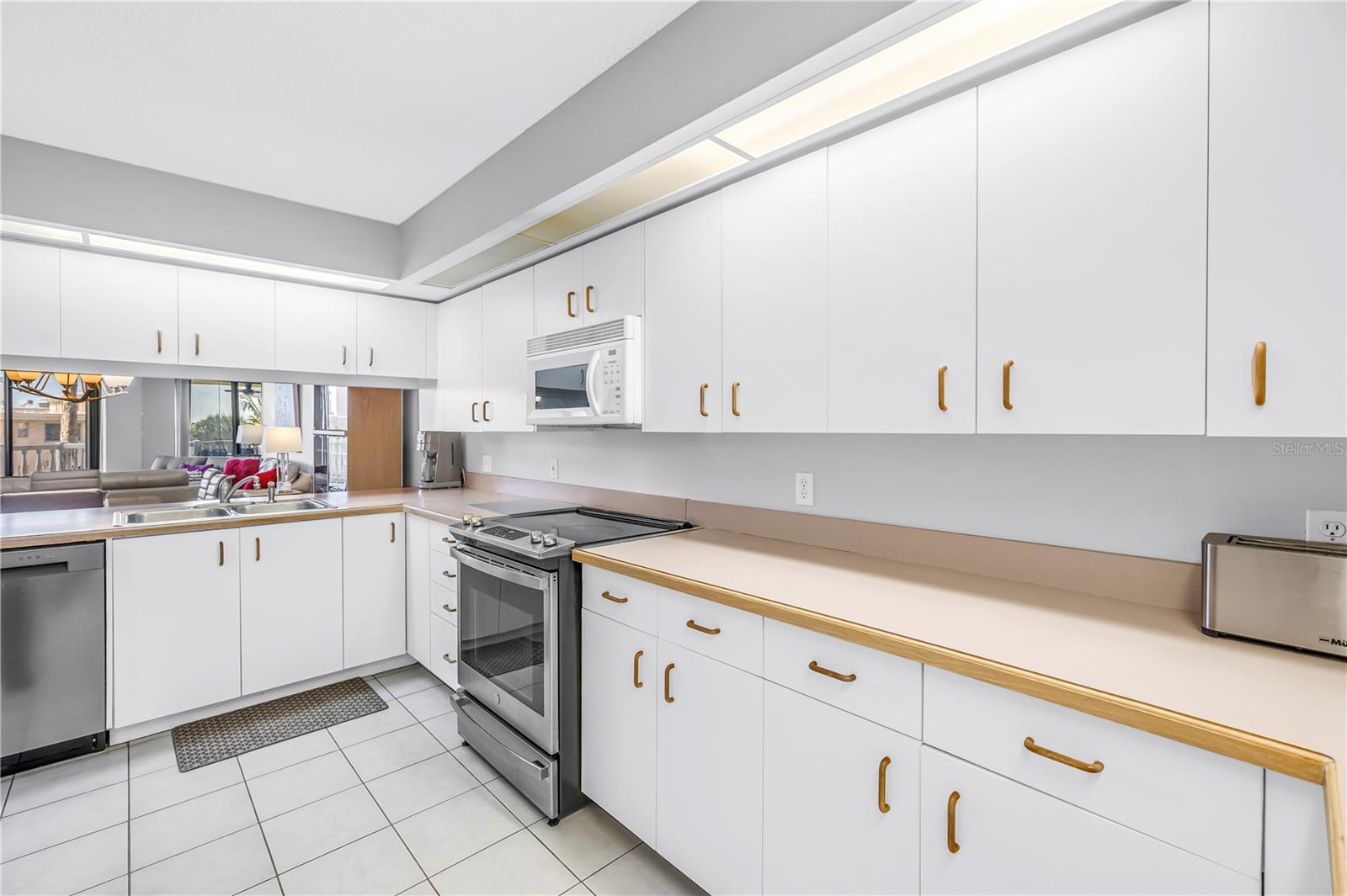 SILVER SANDS BEACH & RACQUET CLUB - Residential