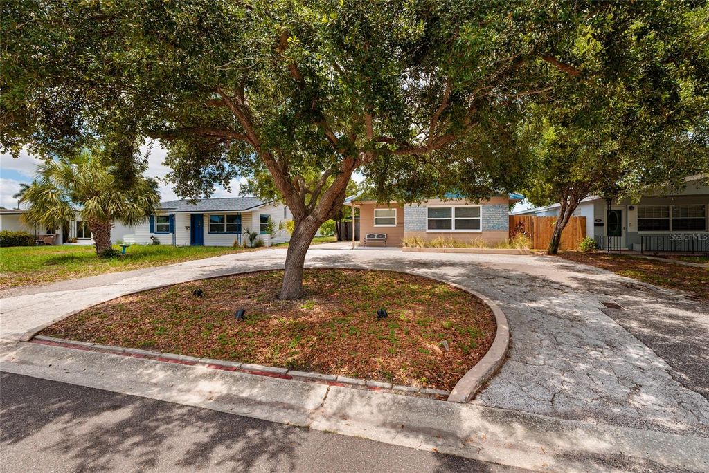 Photo of 511 74th Avenue N, St Petersburg, FL 33702 (MLS # TB8514956)