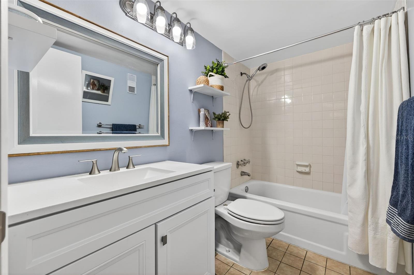 BAY ISLAND GROUP 7 - Residential