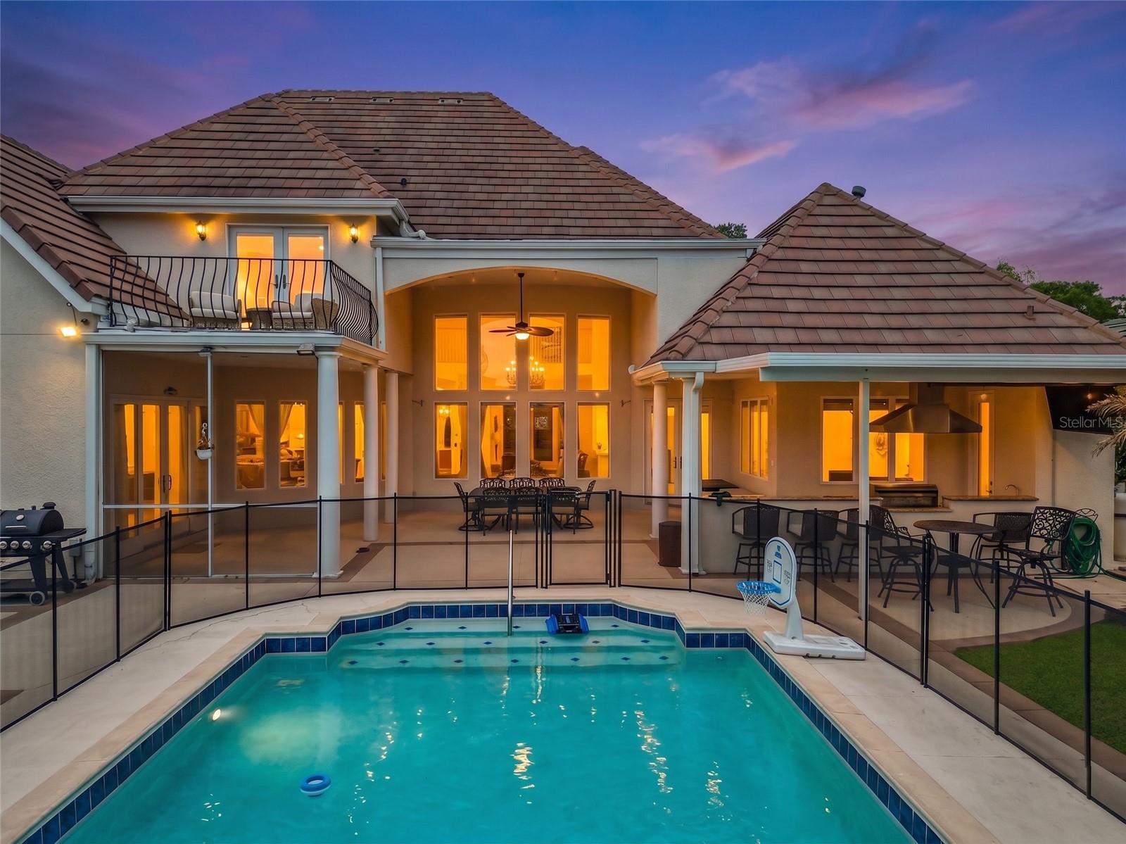 2204 CAIRNS COURT