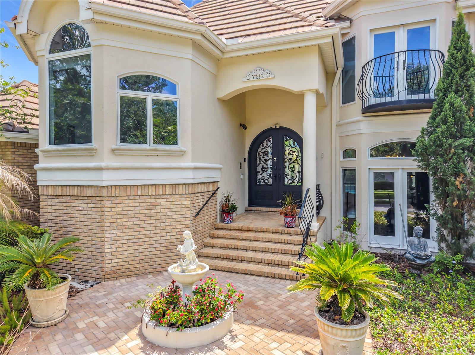 2204 CAIRNS COURT