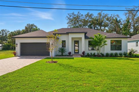 Photo of 1512 Sawyerwood Avenue, Orlando, FL 32809 (MLS # A4664209) Photo of 1512 Sawyerwood Avenue, Orlando, FL 32809 (MLS # A4664209)