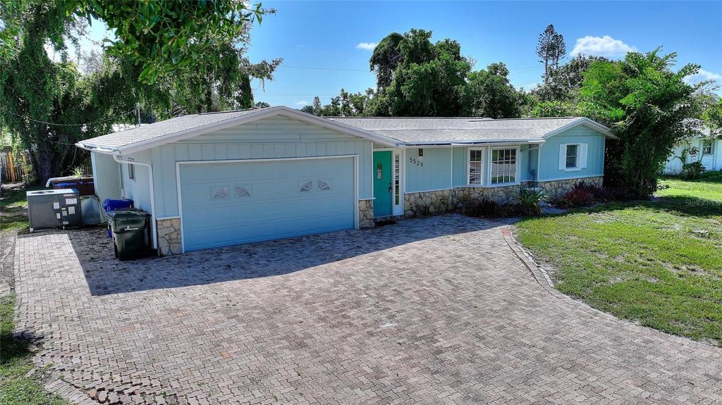 Photo of 5529 Yorkshire Way, Sarasota, FL 34231 (MLS # TB8431380)