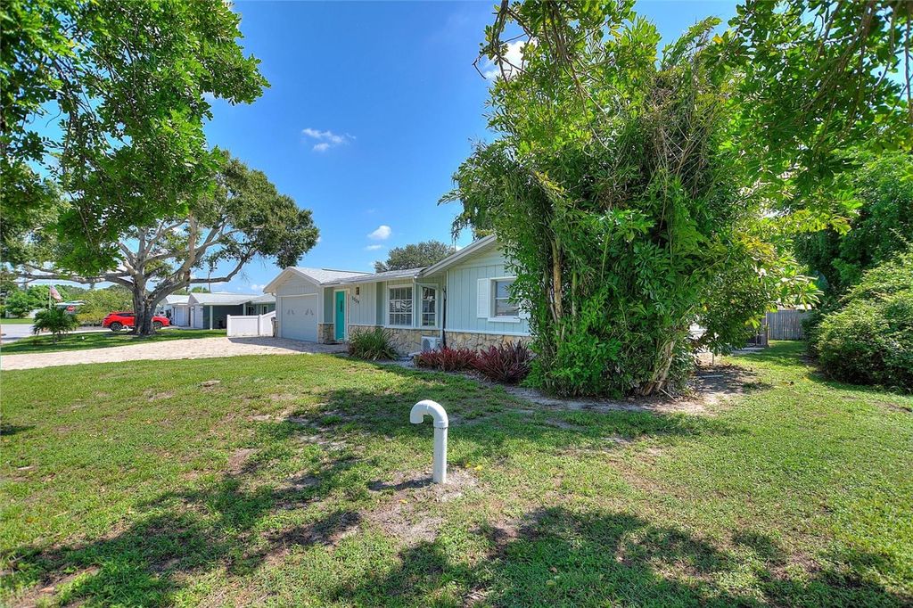 Photo of 5529 Yorkshire Way, Sarasota, FL 34231 (MLS # TB8431380)