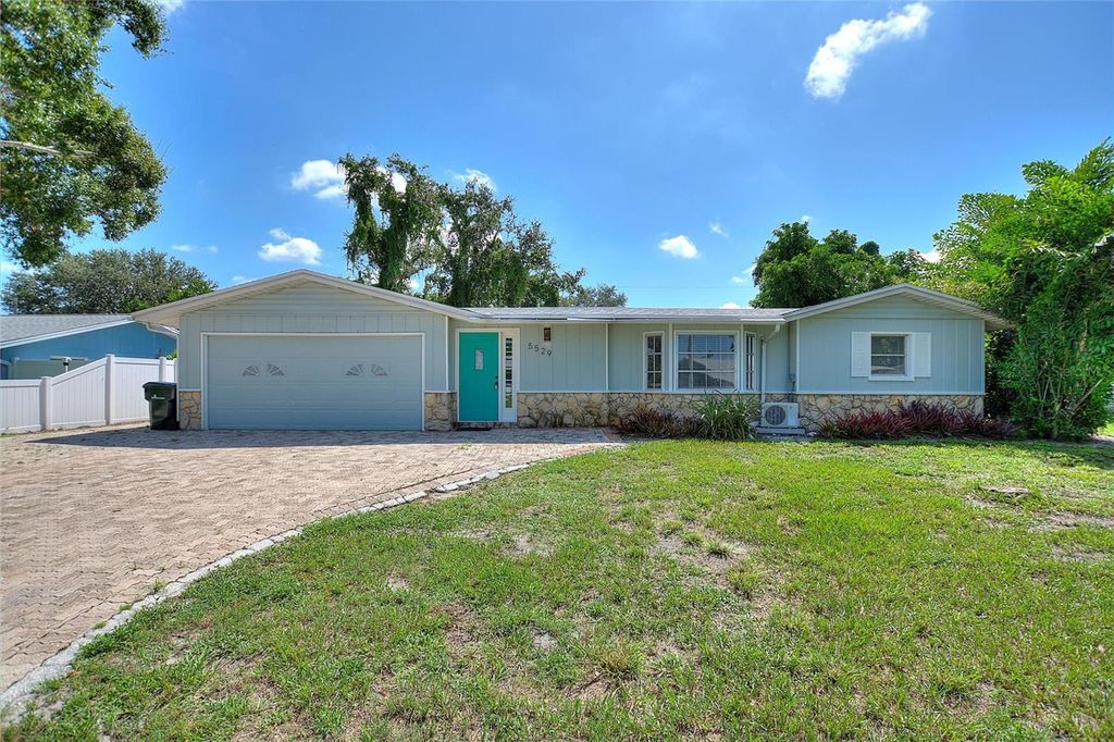 Photo of 5529 Yorkshire Way, Sarasota, FL 34231 (MLS # TB8431380)