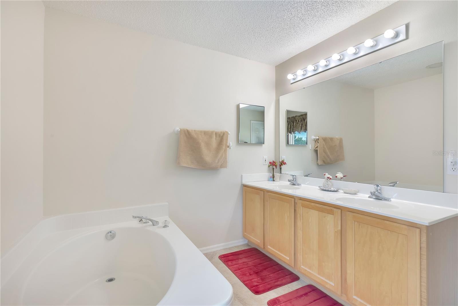 JOHNS LAKE ESTATES - Residential