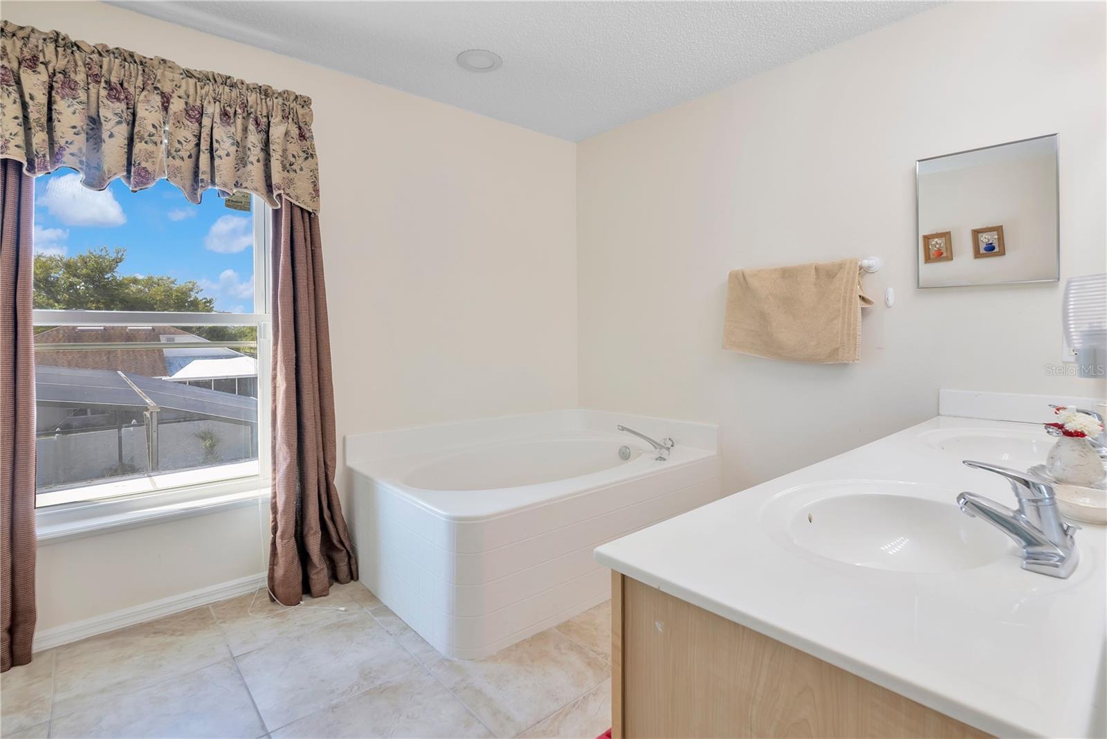 JOHNS LAKE ESTATES - Residential