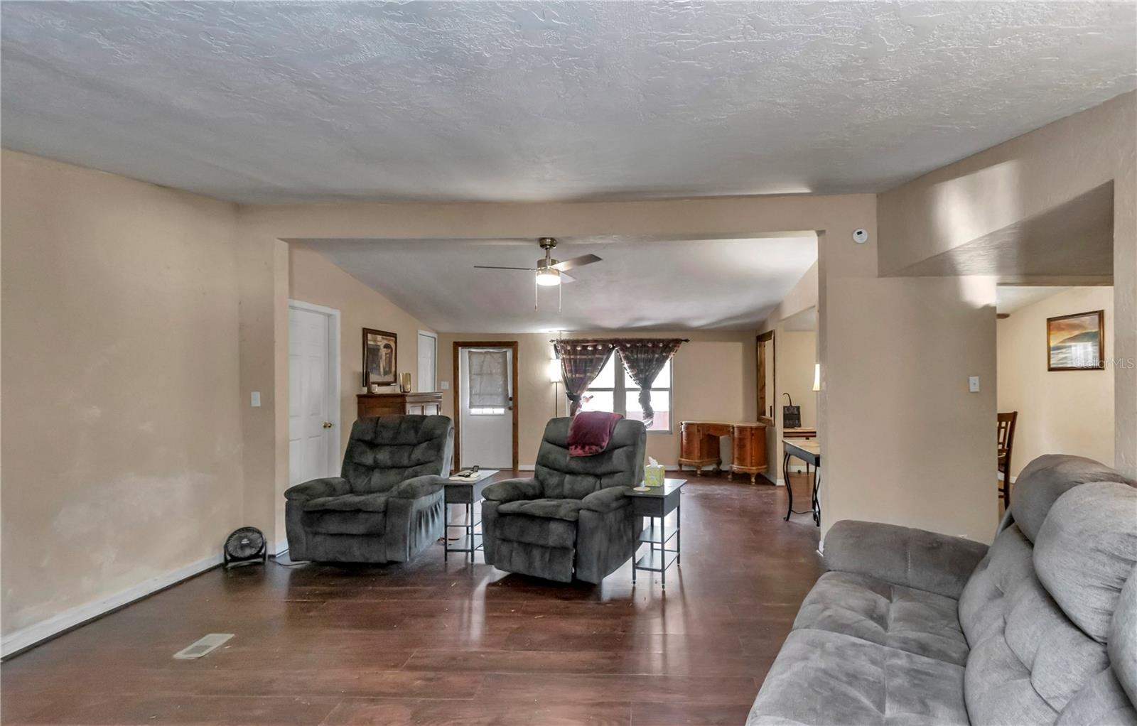 LAKE LOCHLOOSE SHORES - Residential