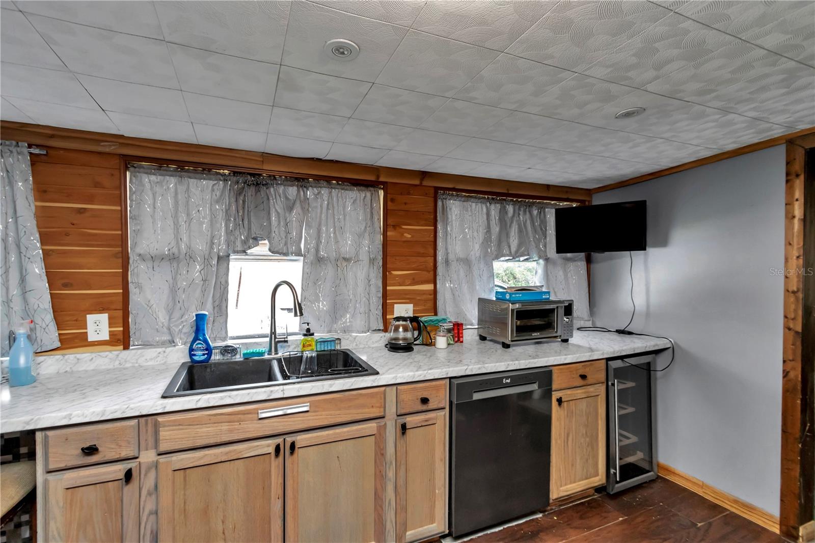 LAKE LOCHLOOSE SHORES - Residential