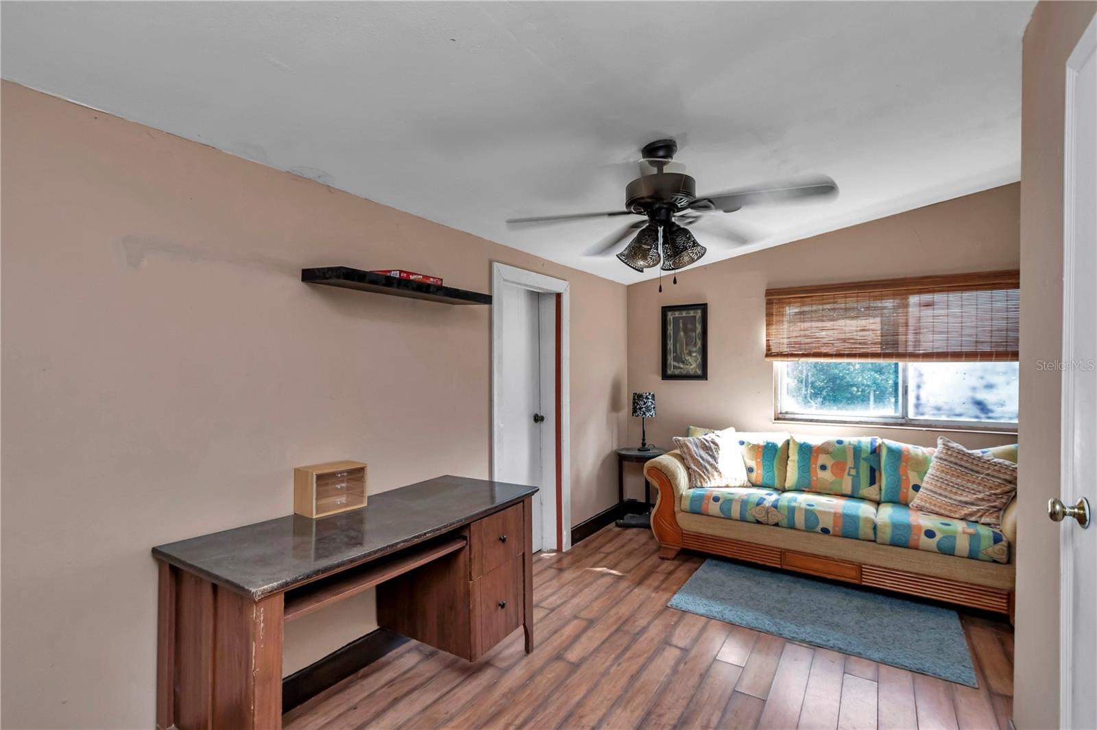 LAKE LOCHLOOSE SHORES - Residential