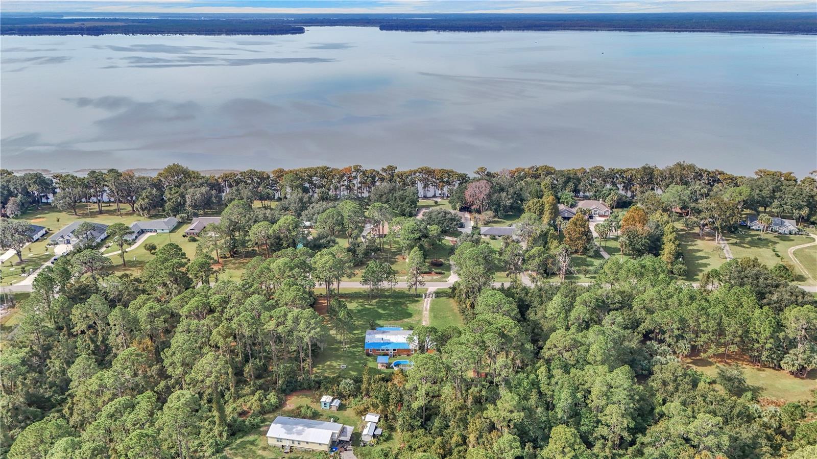 LAKE LOCHLOOSE SHORES - Residential