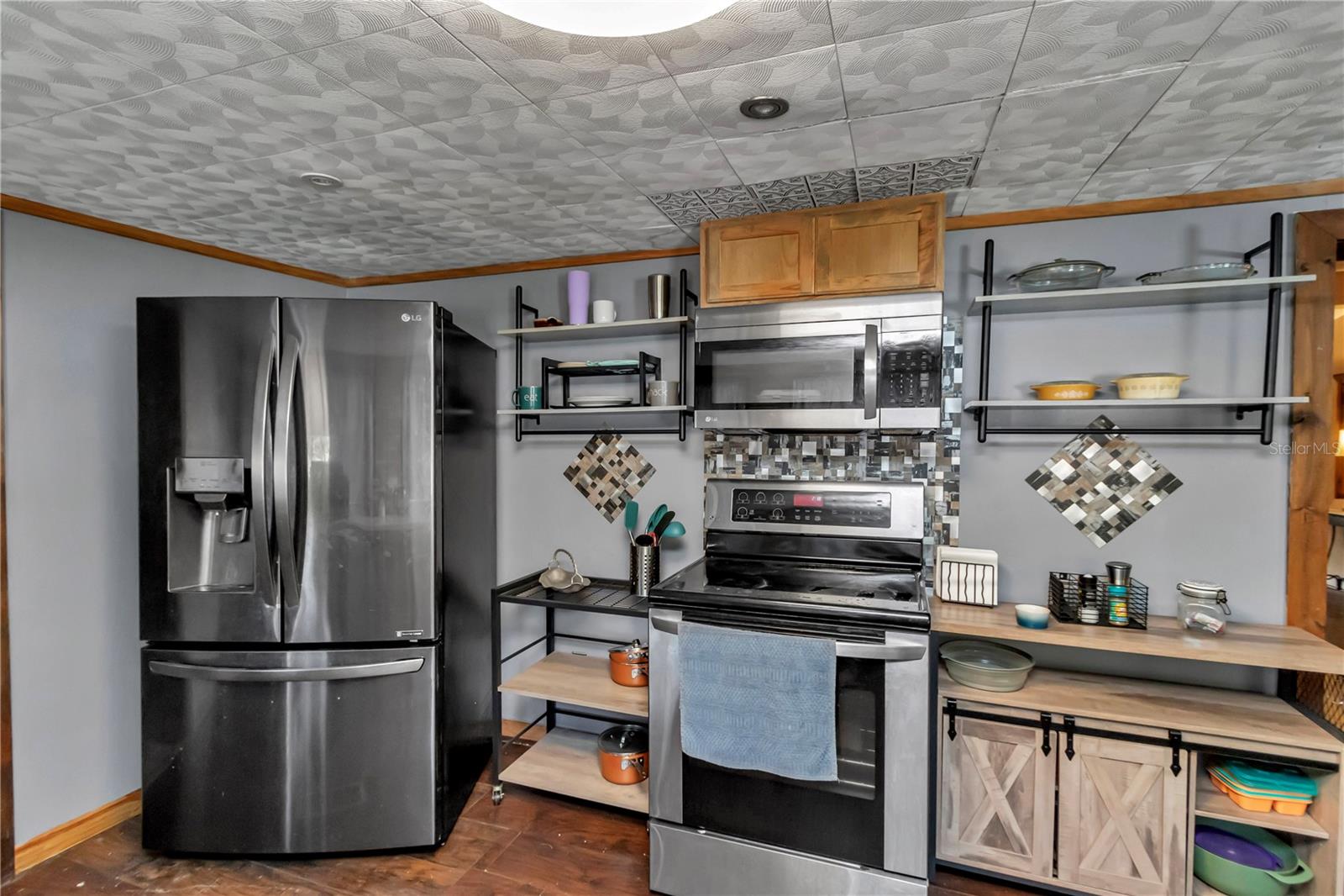 LAKE LOCHLOOSE SHORES - Residential