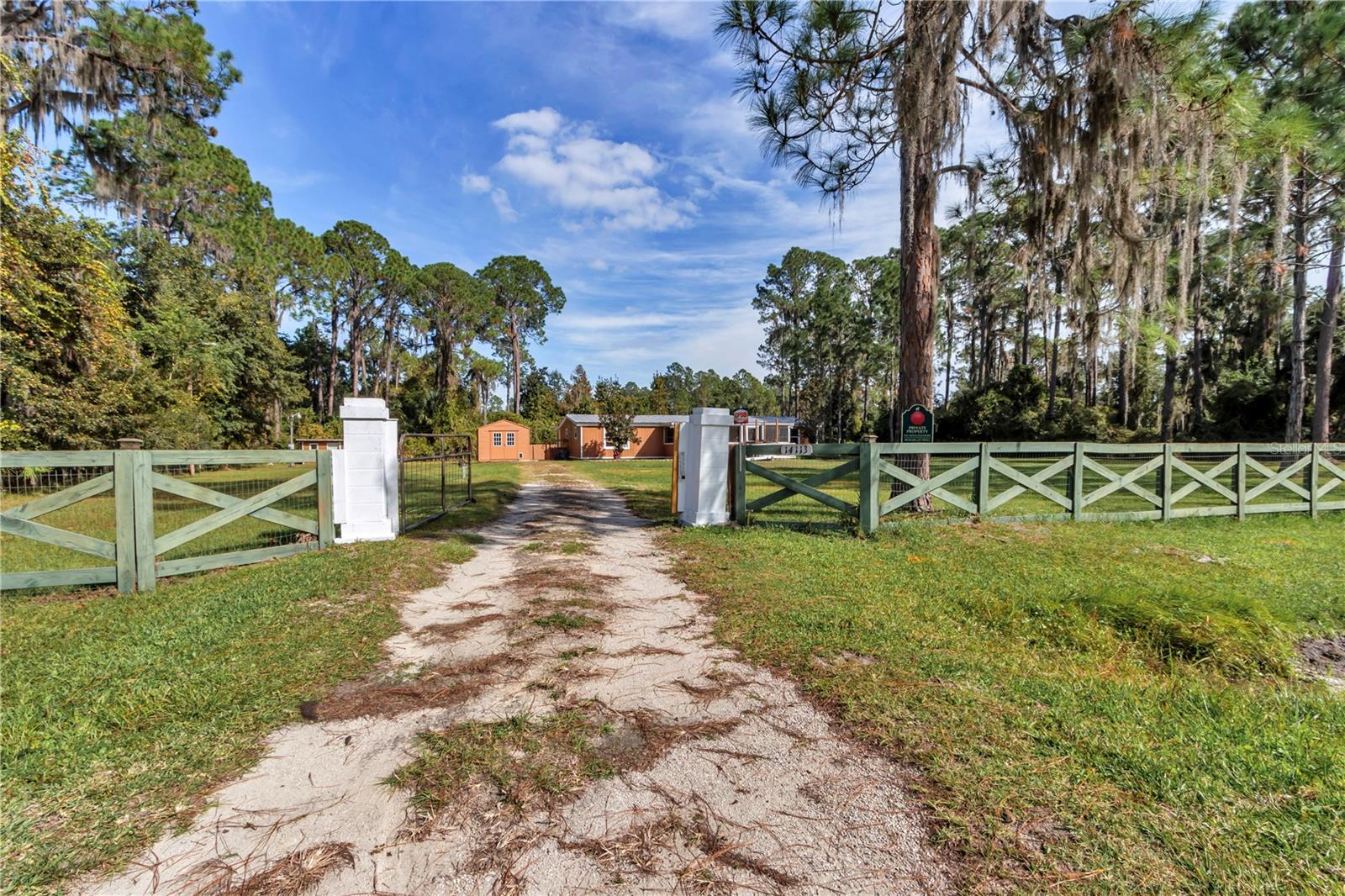 LAKE LOCHLOOSE SHORES - Residential