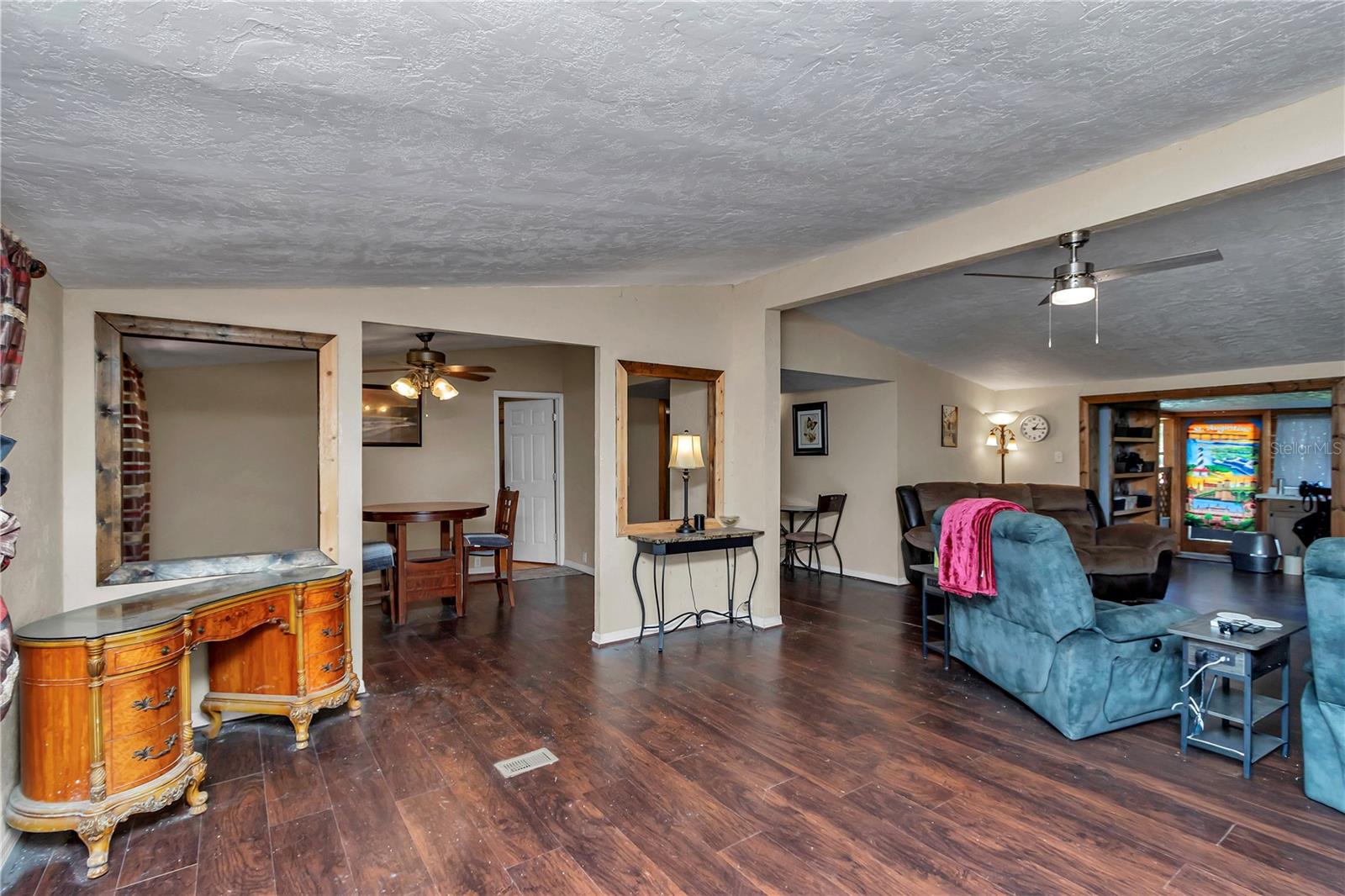 LAKE LOCHLOOSE SHORES - Residential