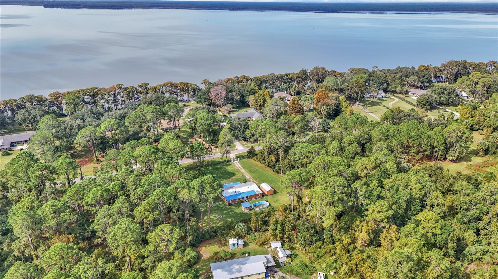 LAKE LOCHLOOSE SHORES - Residential