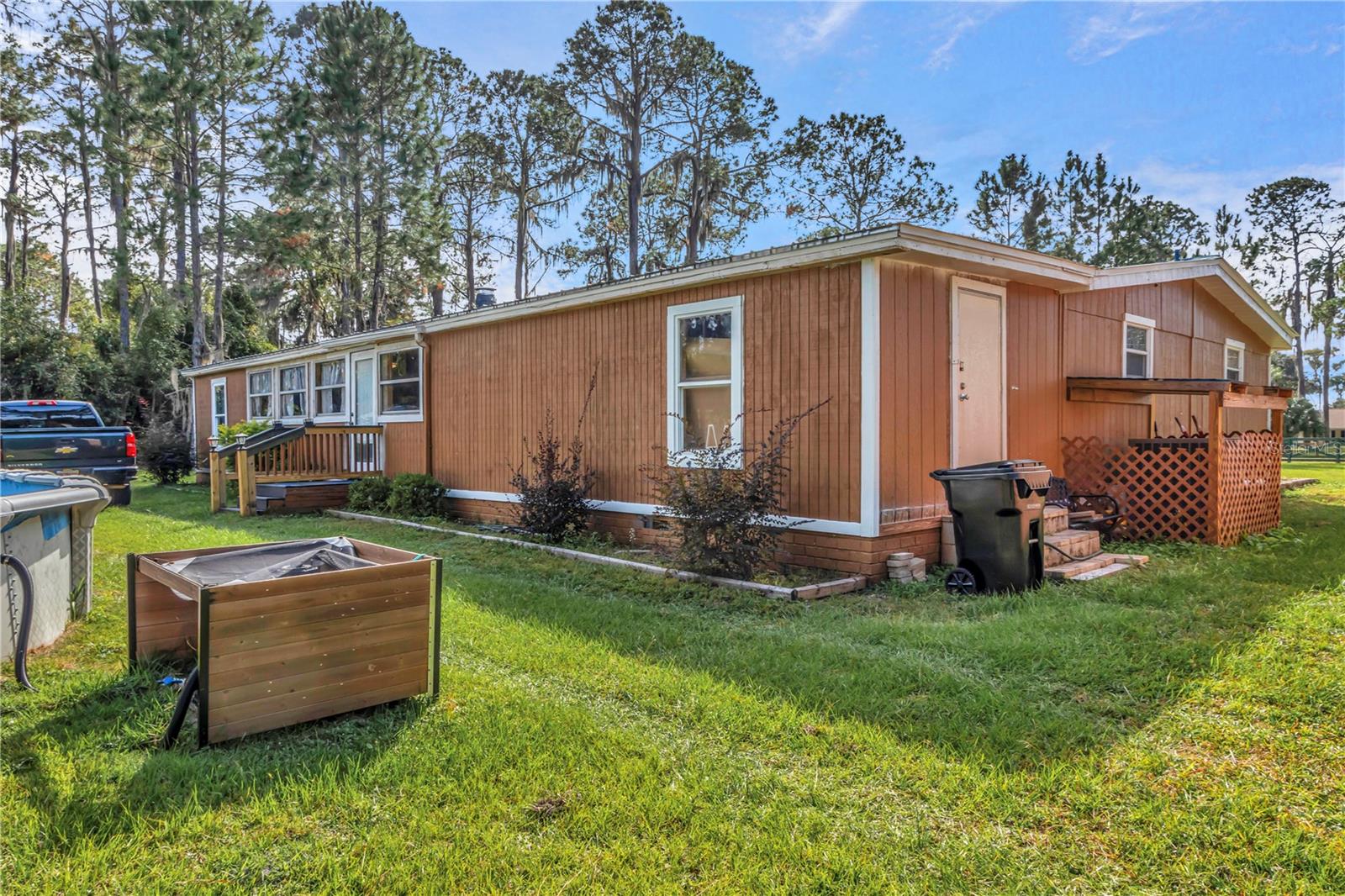 LAKE LOCHLOOSE SHORES - Residential