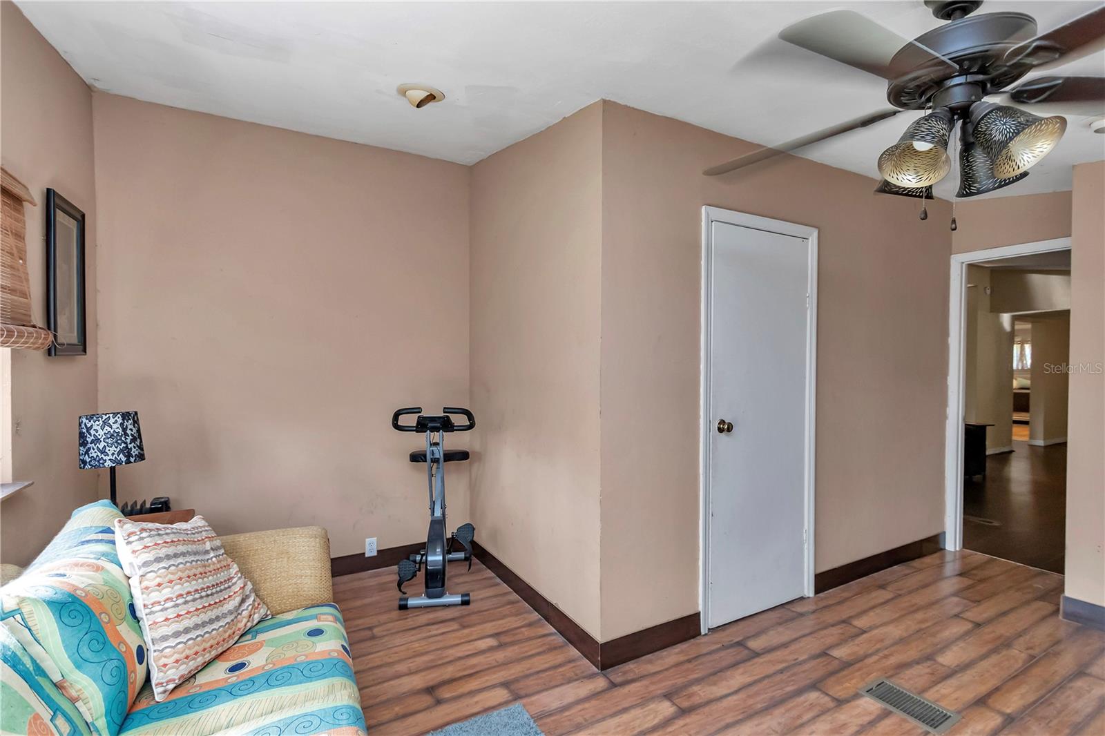 LAKE LOCHLOOSE SHORES - Residential