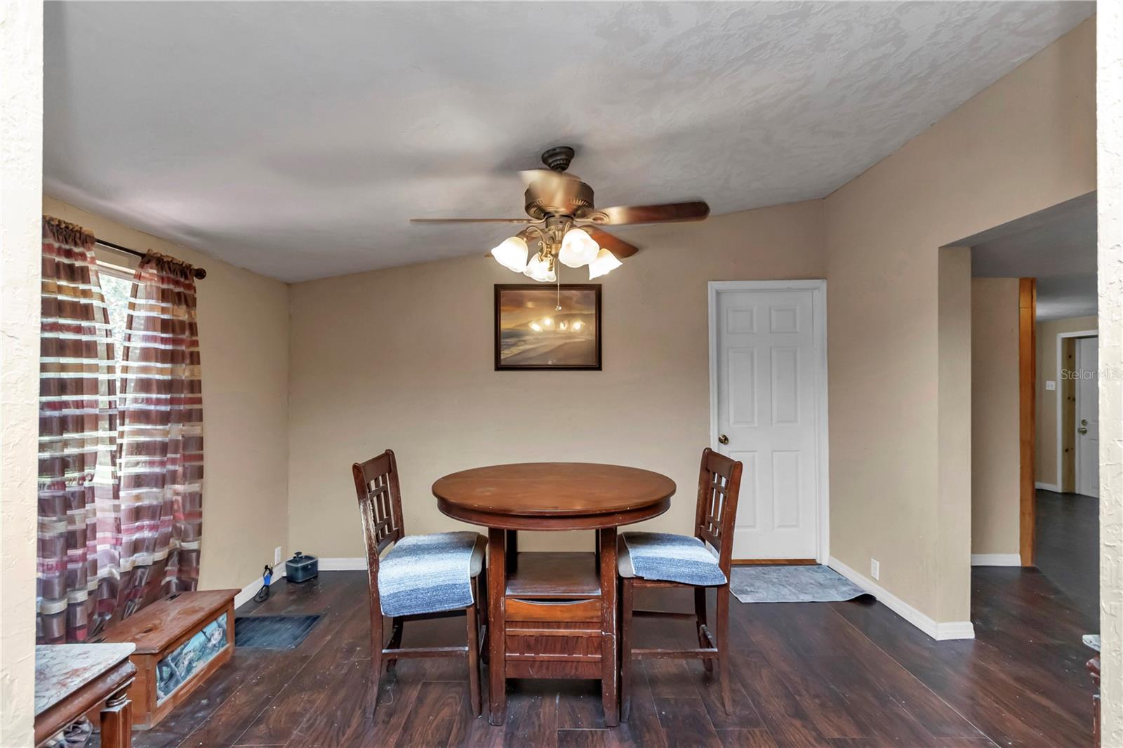 LAKE LOCHLOOSE SHORES - Residential