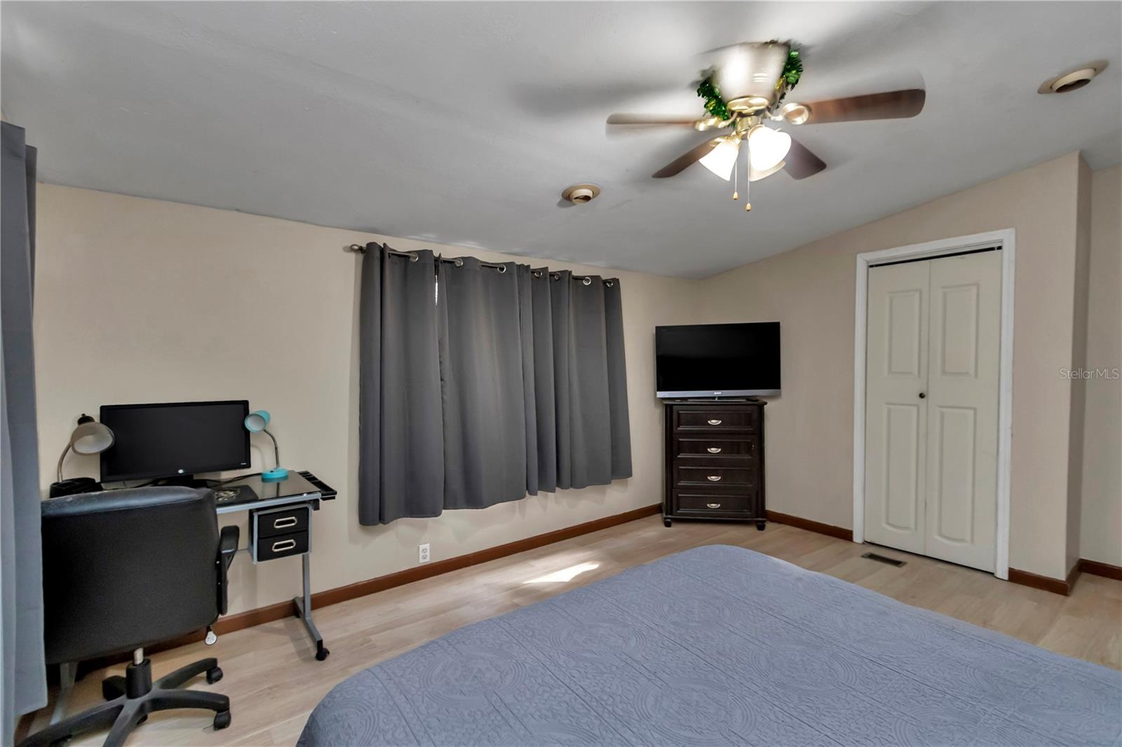 LAKE LOCHLOOSE SHORES - Residential