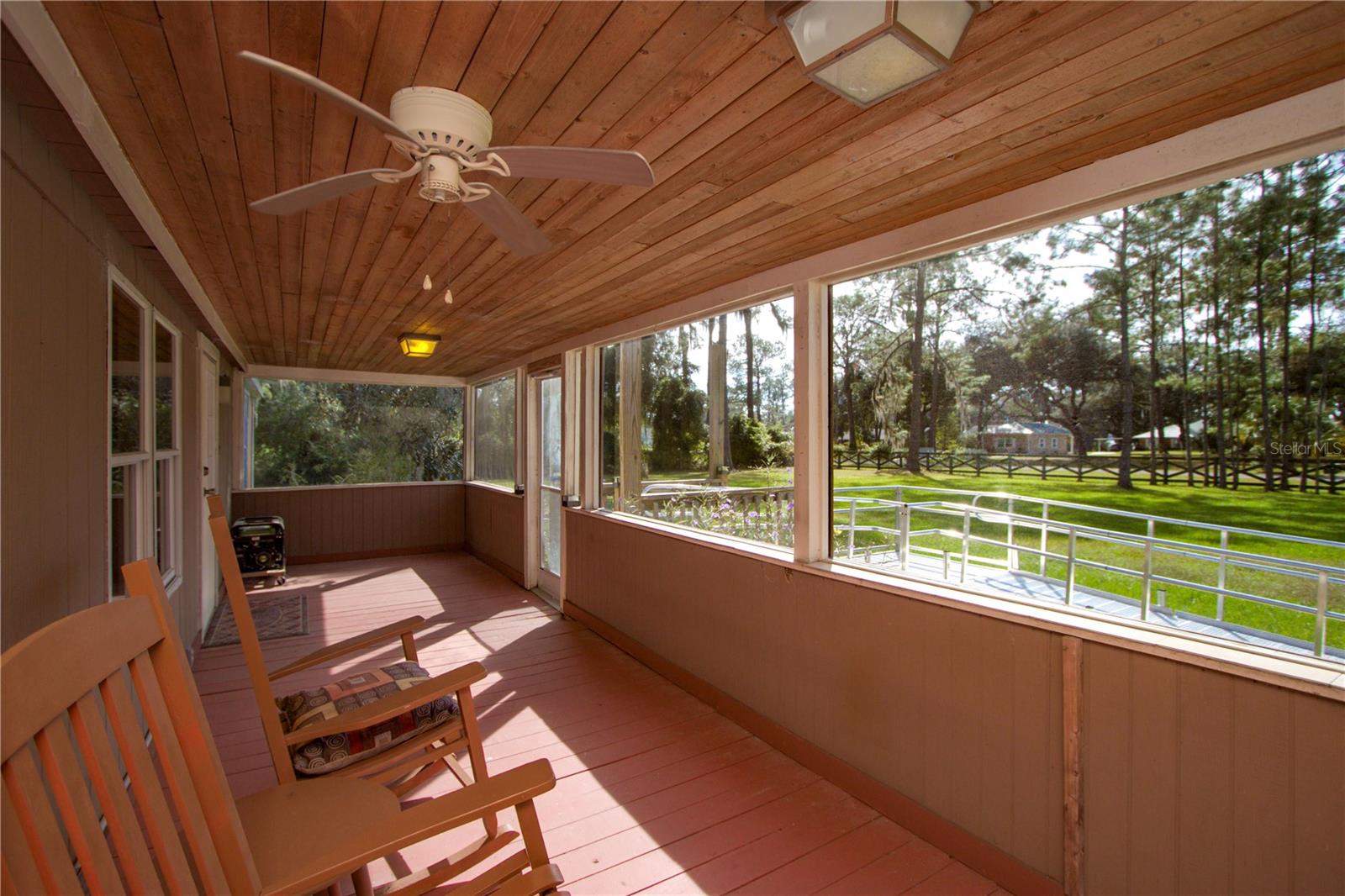 LAKE LOCHLOOSE SHORES - Residential