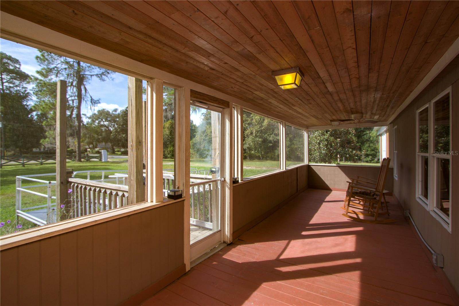 LAKE LOCHLOOSE SHORES - Residential