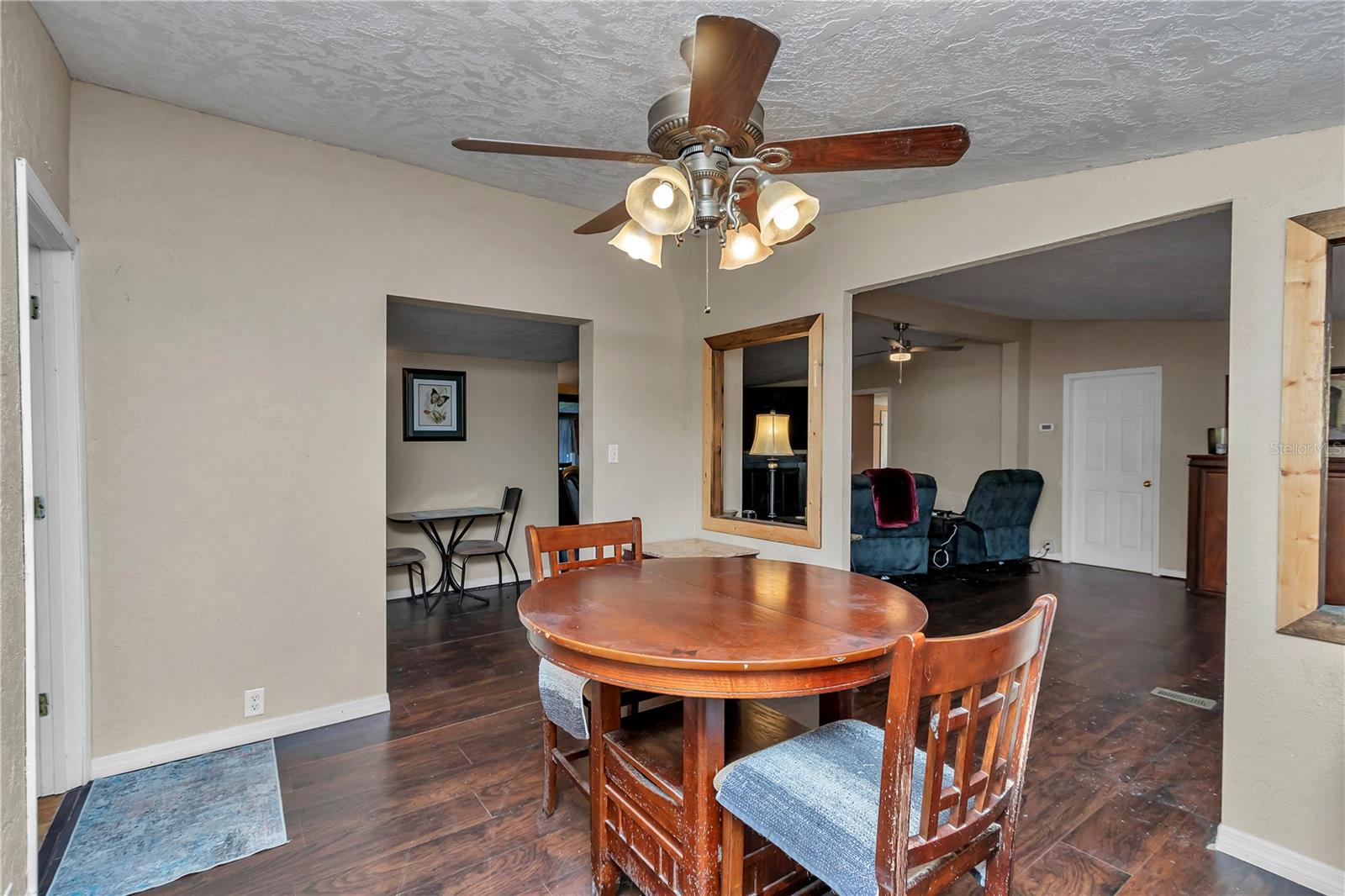 LAKE LOCHLOOSE SHORES - Residential