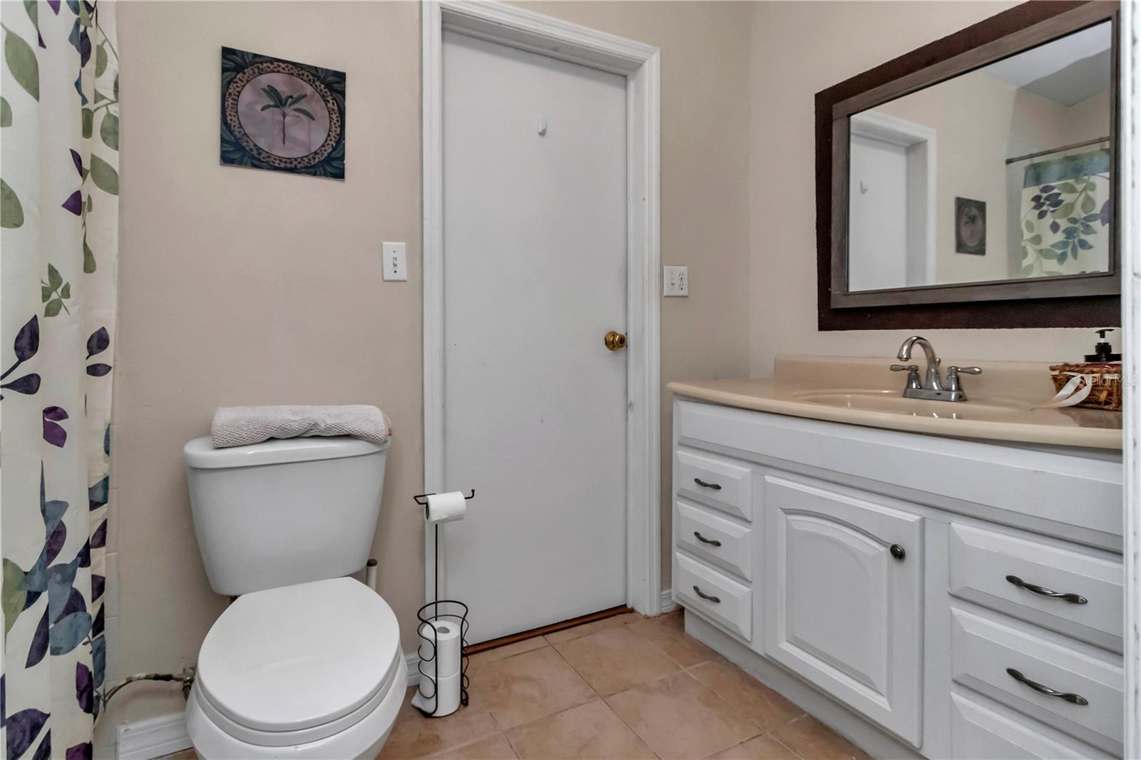 LAKE LOCHLOOSE SHORES - Residential