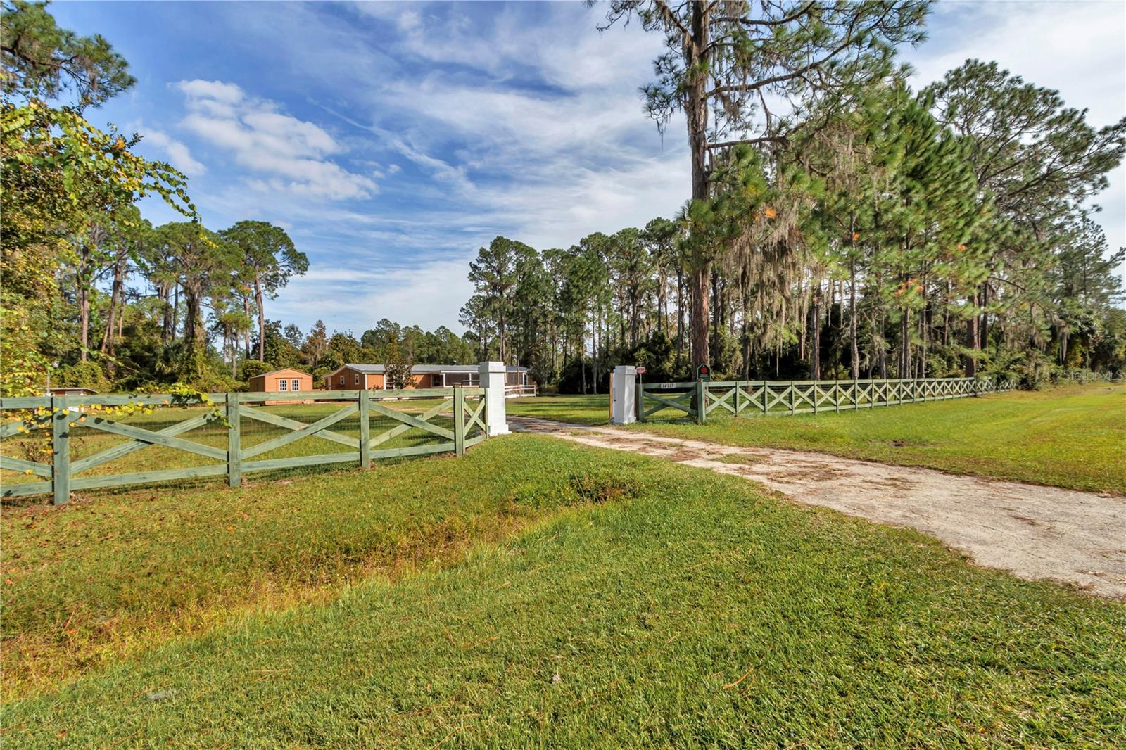 LAKE LOCHLOOSE SHORES - Residential