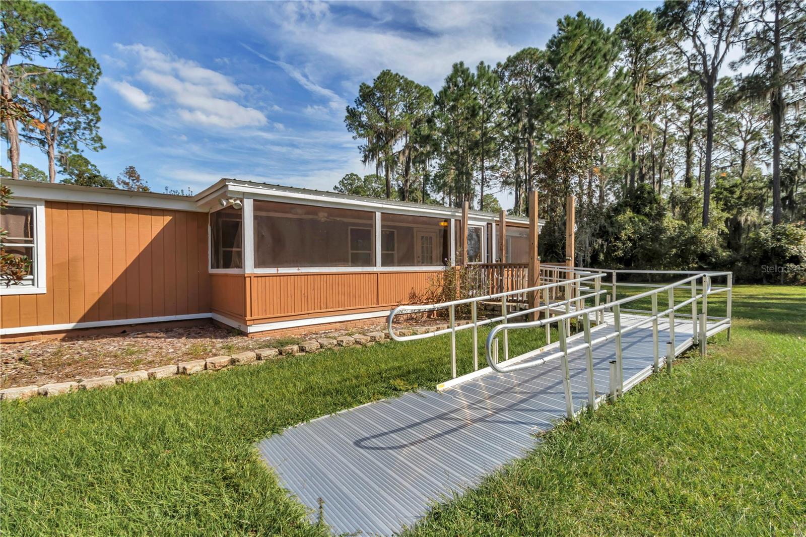 LAKE LOCHLOOSE SHORES - Residential