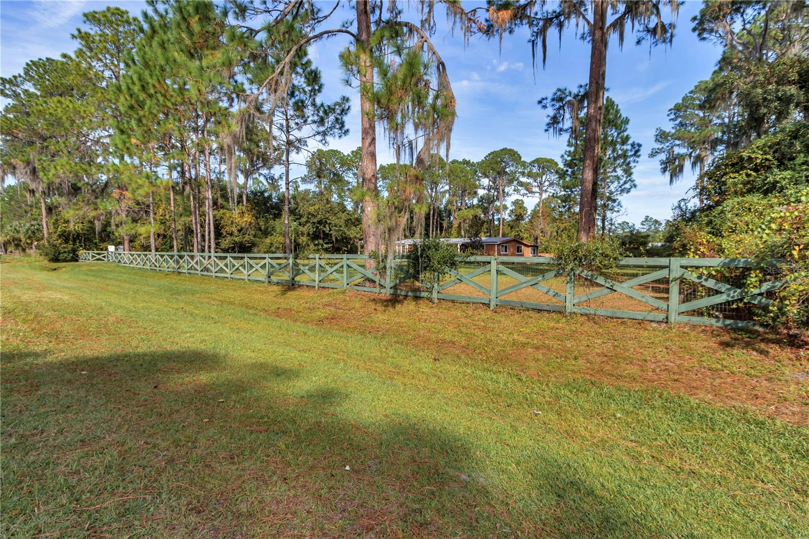 LAKE LOCHLOOSE SHORES - Residential