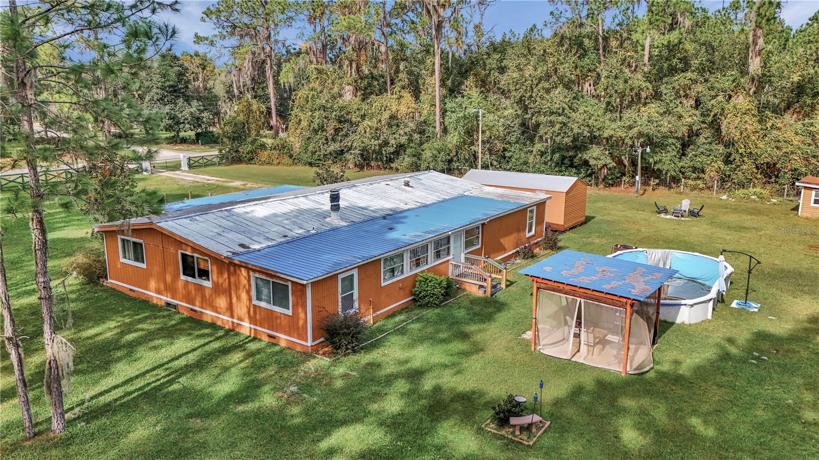 LAKE LOCHLOOSE SHORES - Residential