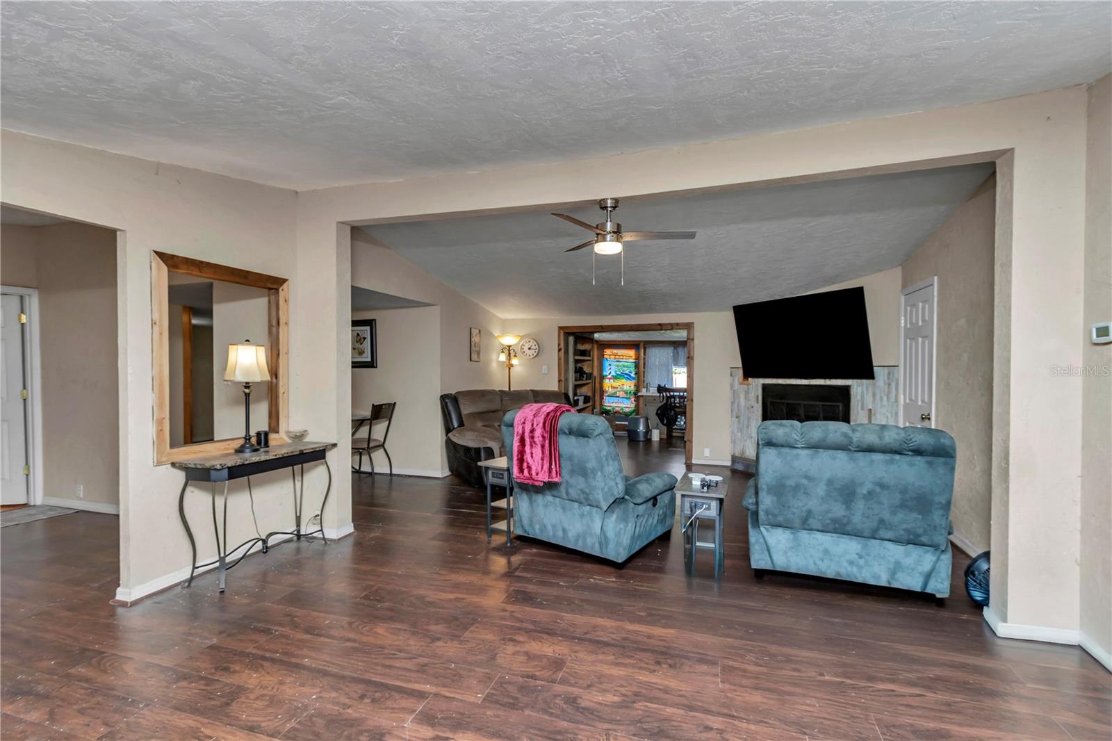 LAKE LOCHLOOSE SHORES - Residential