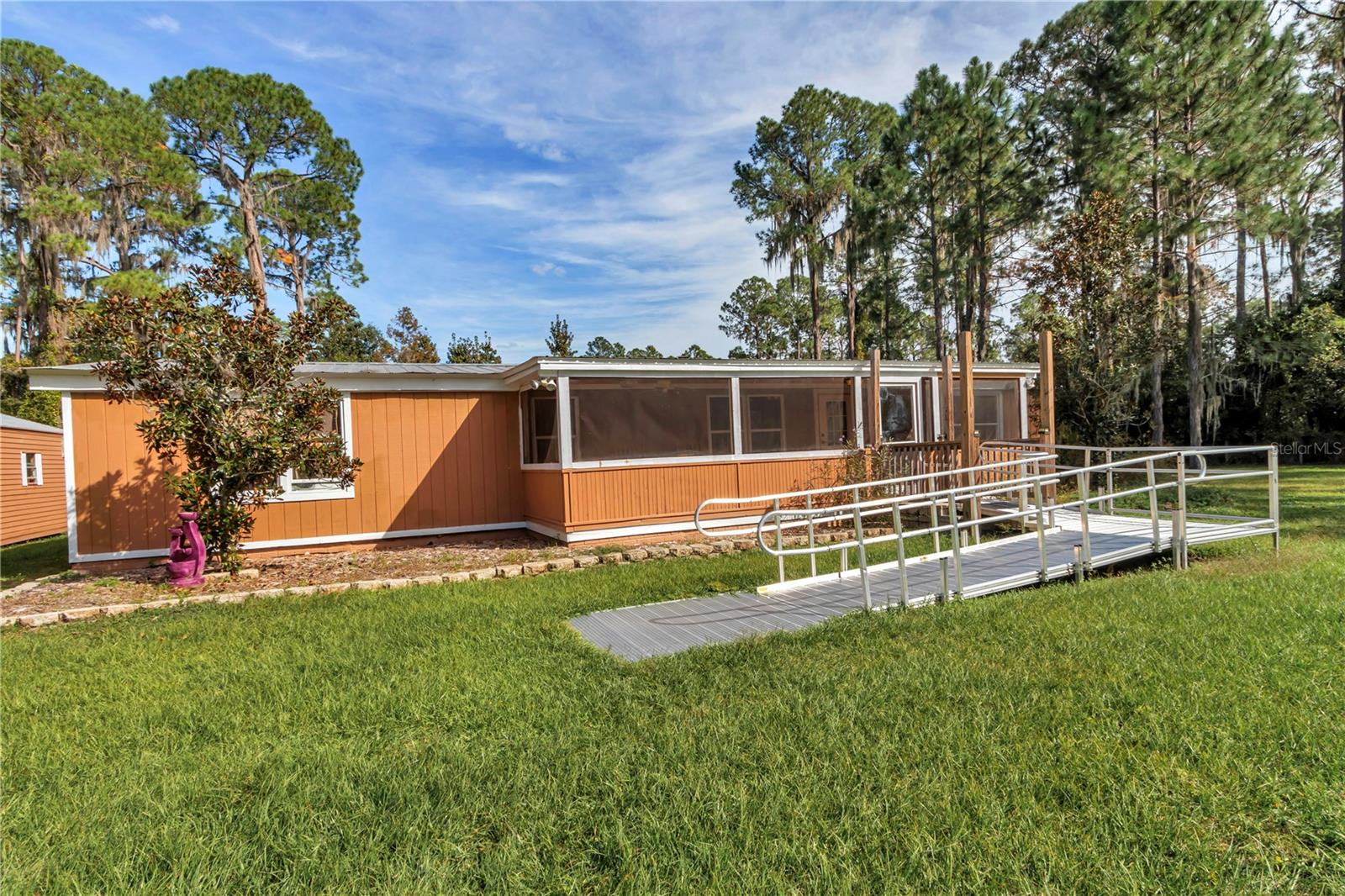 LAKE LOCHLOOSE SHORES - Residential